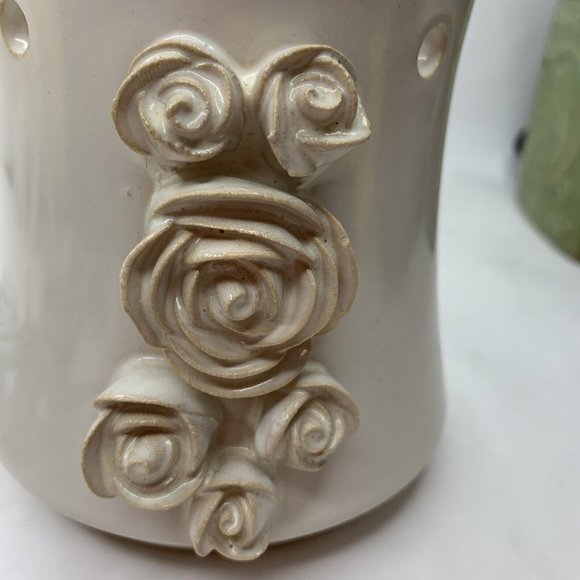 Scentsy BRIDE Full Size Wax Warmer Raised Roses Flowers Ivory Retired BASE ONLY - Picture 6 of 9